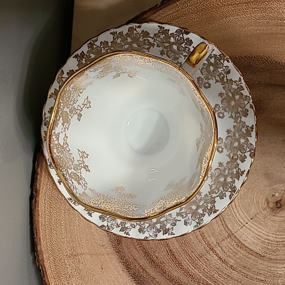 Vintage Royal Albert - gold vines teacup & saucer - amazing condition - Picture 2 of 11